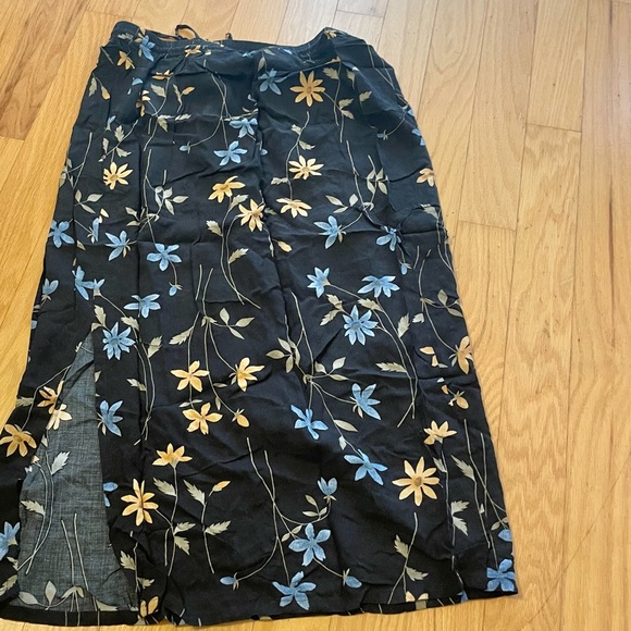 Sag Harbor Black Floral Skirt with Slit - Picture 3 of 12